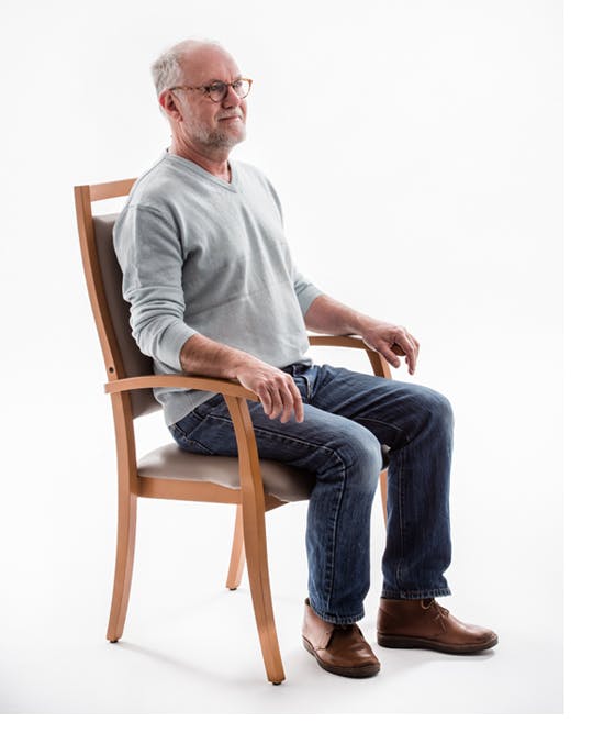 Chaise avec accoudoirs personne âgée
