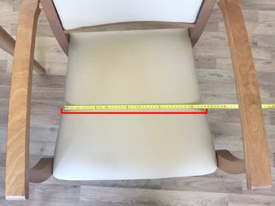Largeur assise chaise senior