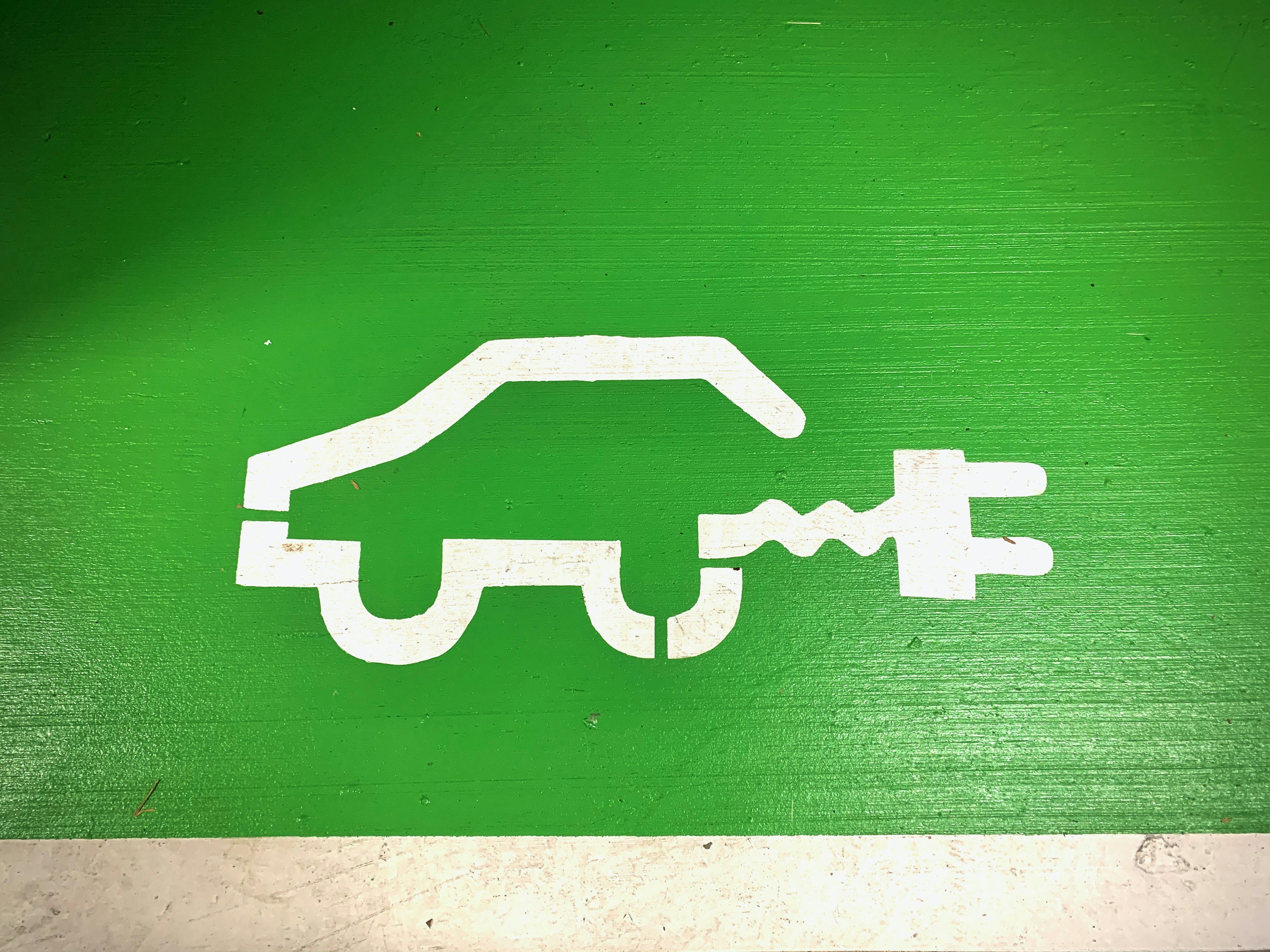 parking entreprise , écologie , réduction gaz à effet de serre , neutralité carbone