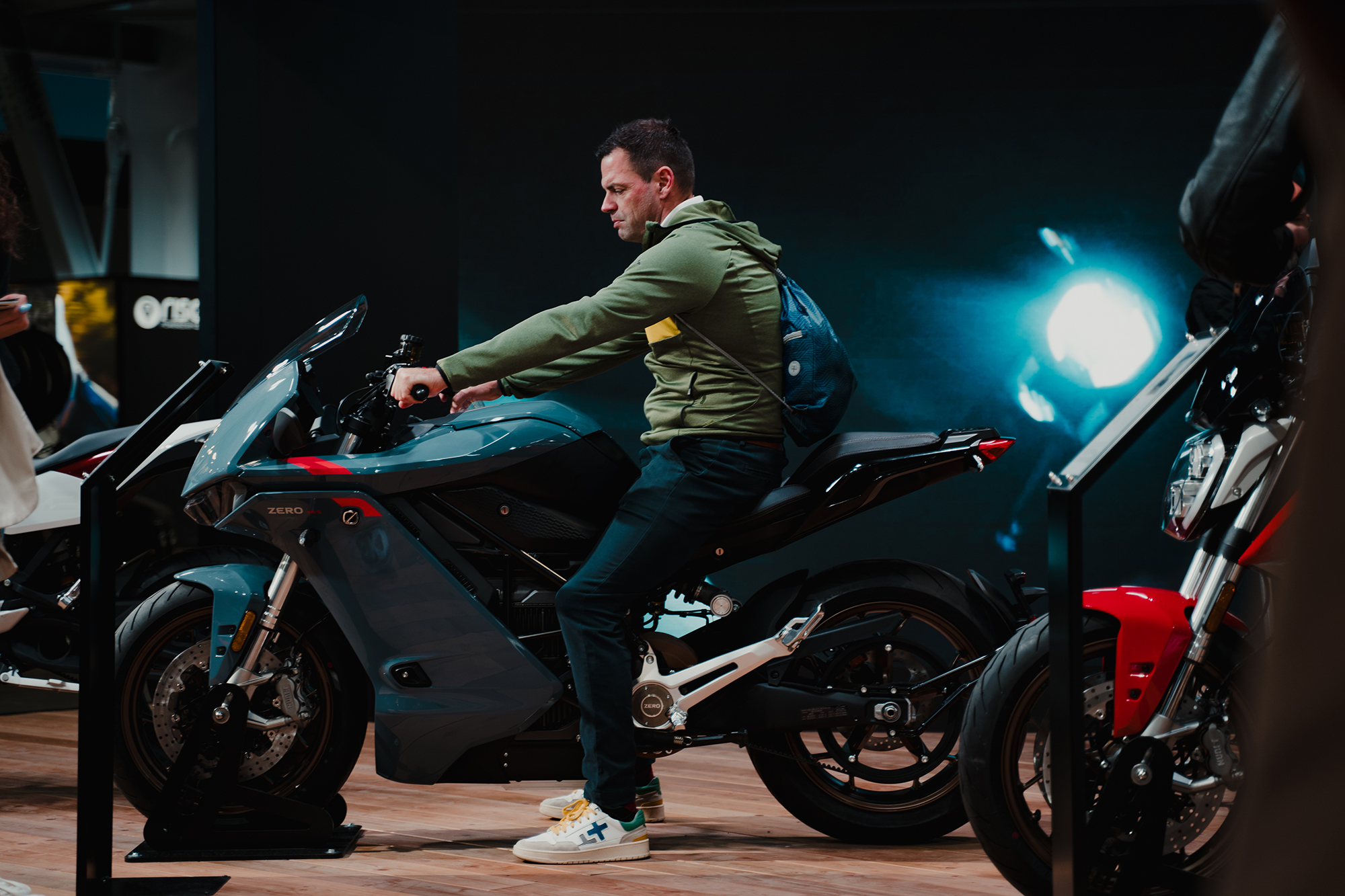 Electric motorcycle 電動バイク 黒と赤 Welcome To Zero Motorcycles