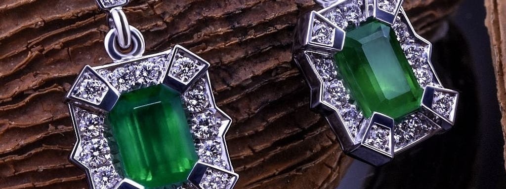 Earrings with emeralds and diamonds
