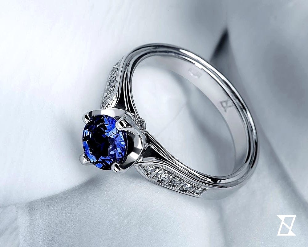 Crown engagement ring with 1.50 ct sapphire and white diamonds in 14k gold. 
