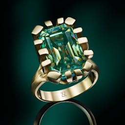 Bespoke ring with emerald in yellow gold