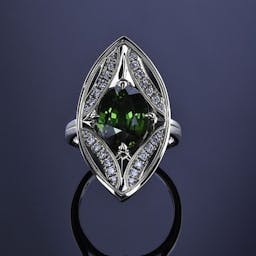 Retro ring with tourmaline and diamonds in green gold ..