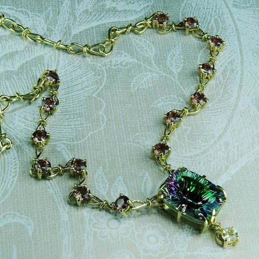 Necklace with rainbow topaz, Malaya garnet and zircon in 750 green gold.