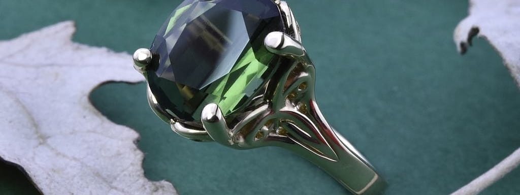 Кольцо с зеленым турмалином