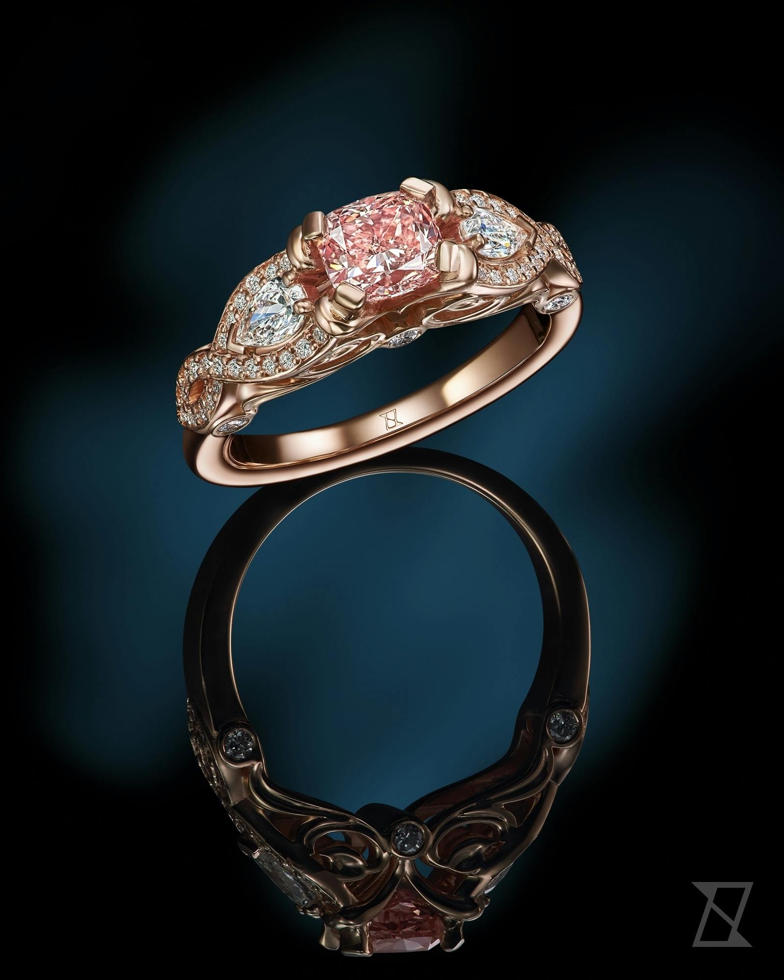 Pierścionek zaręczynowy z różowym diamentem