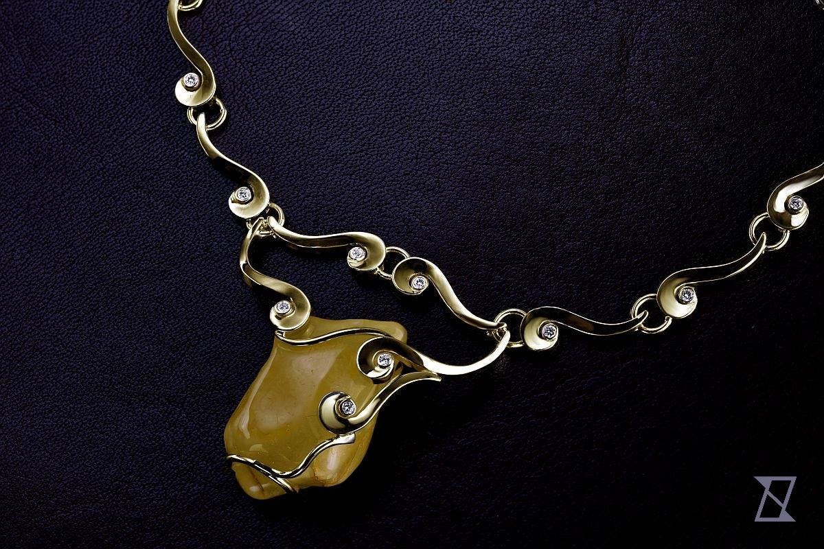 Gold necklace with amber and diamonds. 