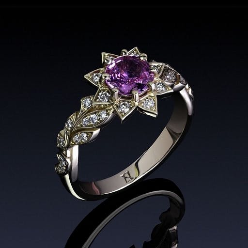 Kwiatowy pierścionek z szafirem i diamentami w różowym złocie.