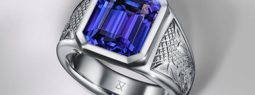 Luxurious signet ring with tanzanite