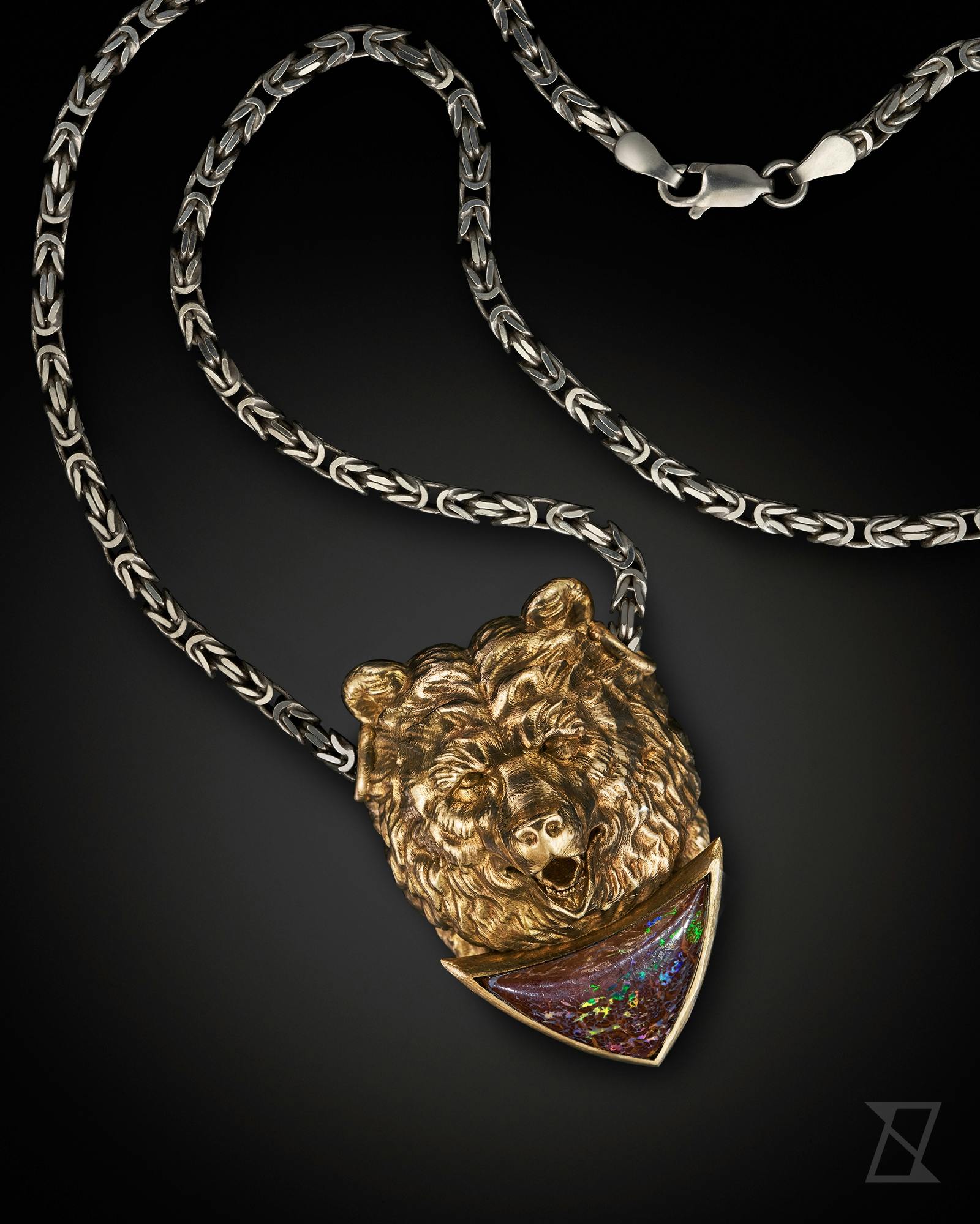 Men's necklace with a bear