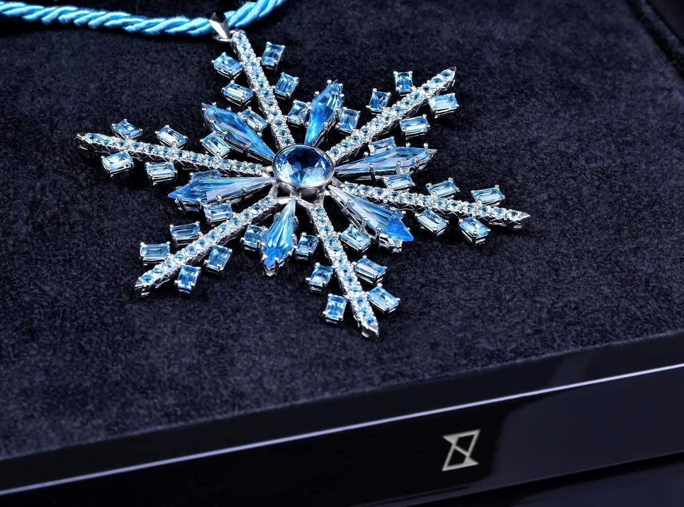 Ожерелье "Снежинка" в фирменной коробке.