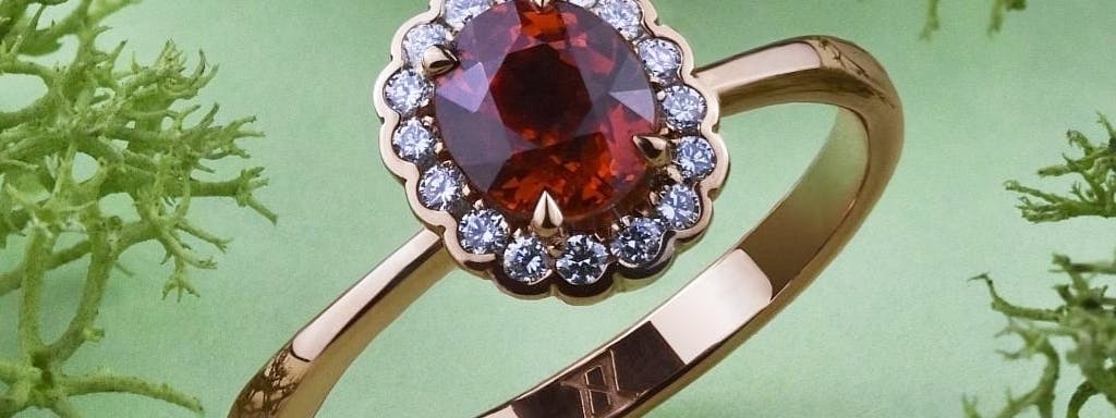 Кольцо с рубином и бриллиантами из розового золота.