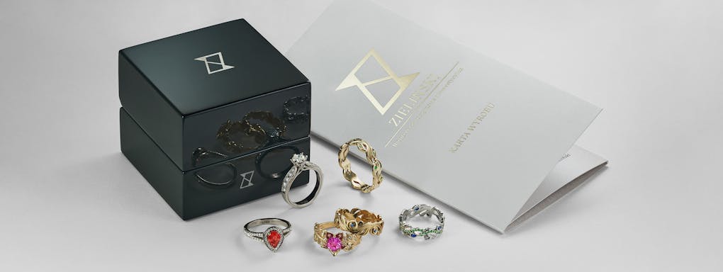 Biżuteria na zamówienie powstaje na podstawie indywidualnych preferencji klienta.