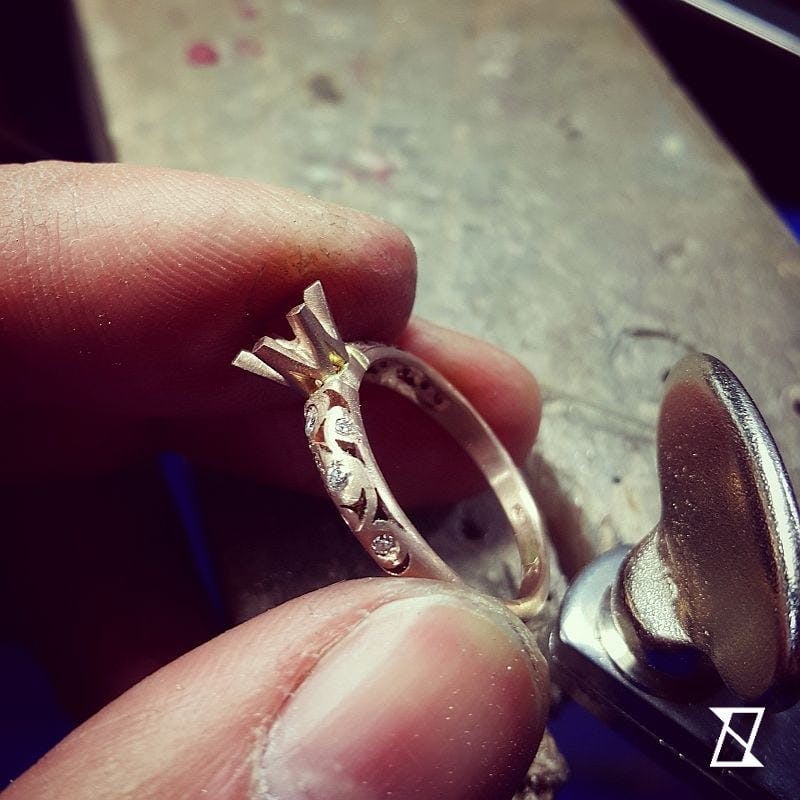 Ręcznie robiony pierścionek zaręczynowy