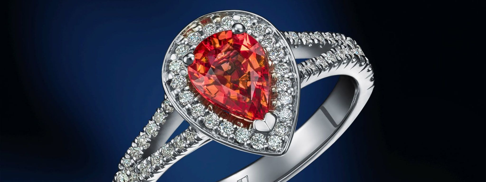 Egzotyczne kamienie to podstawa gdy powstaje pierścionek zaręczynowy na zamówienie.
