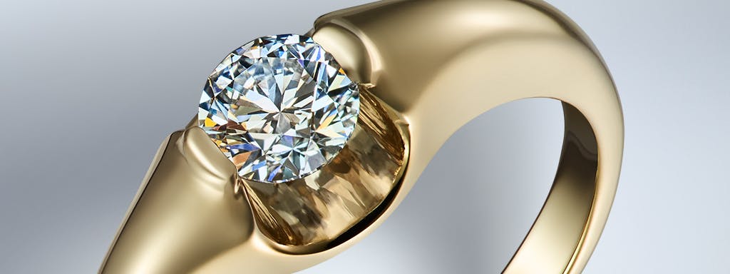 Nowoczesny pierścionek z doskonałym diamentem