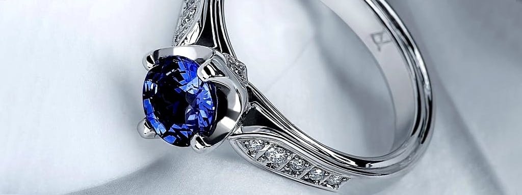 Crown ring with sapphire