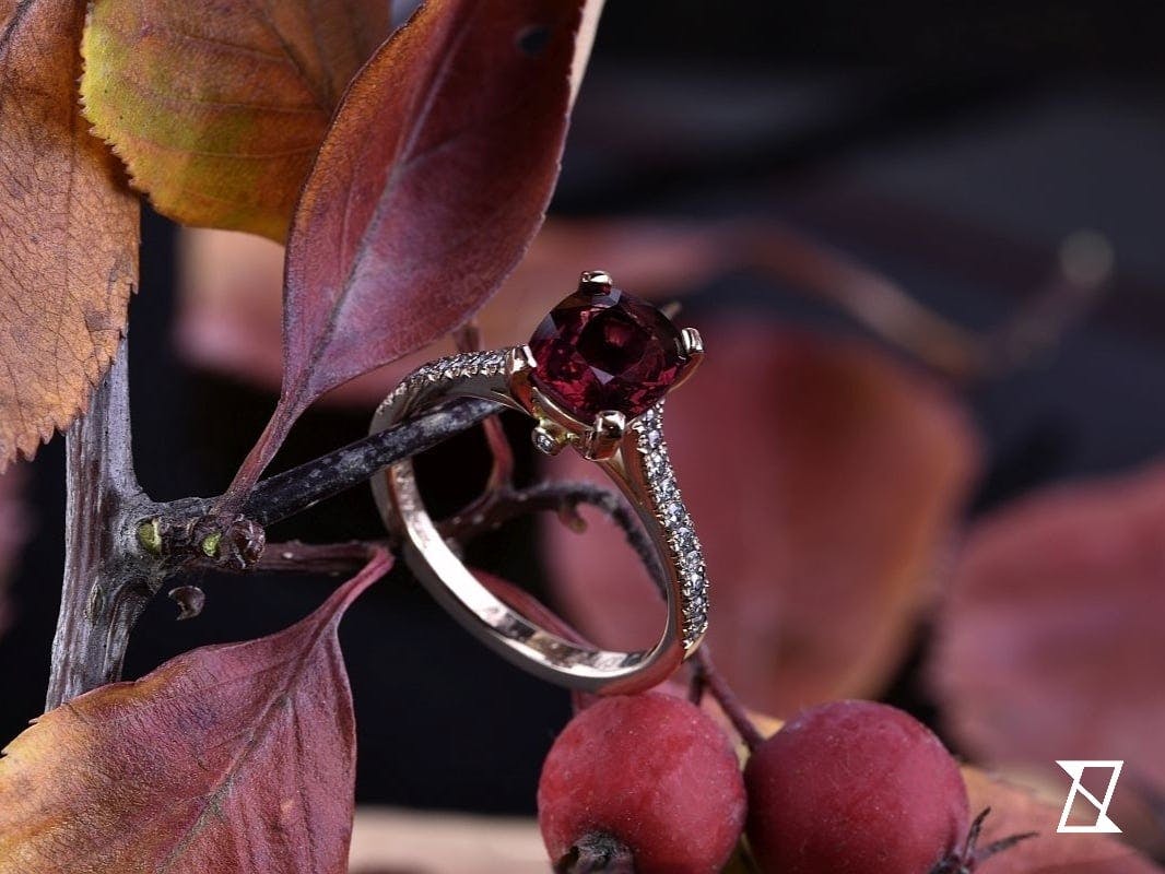 Red spinel ring with diamonds in rose gold. 