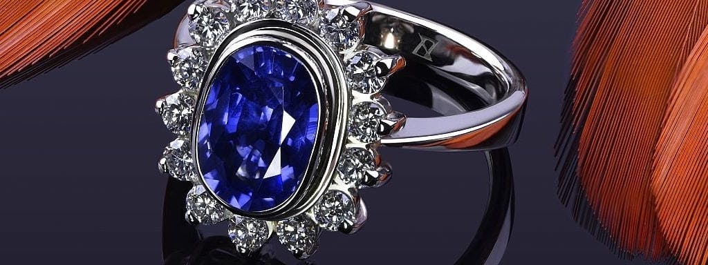 Кольцо с сапфиром и бриллиантами.