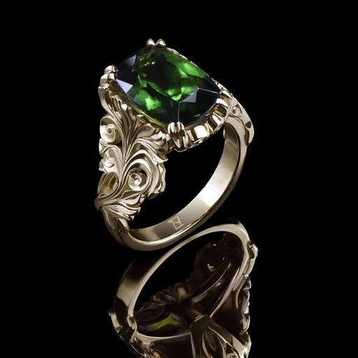 Floral tourmaline ring in yellow gold. 