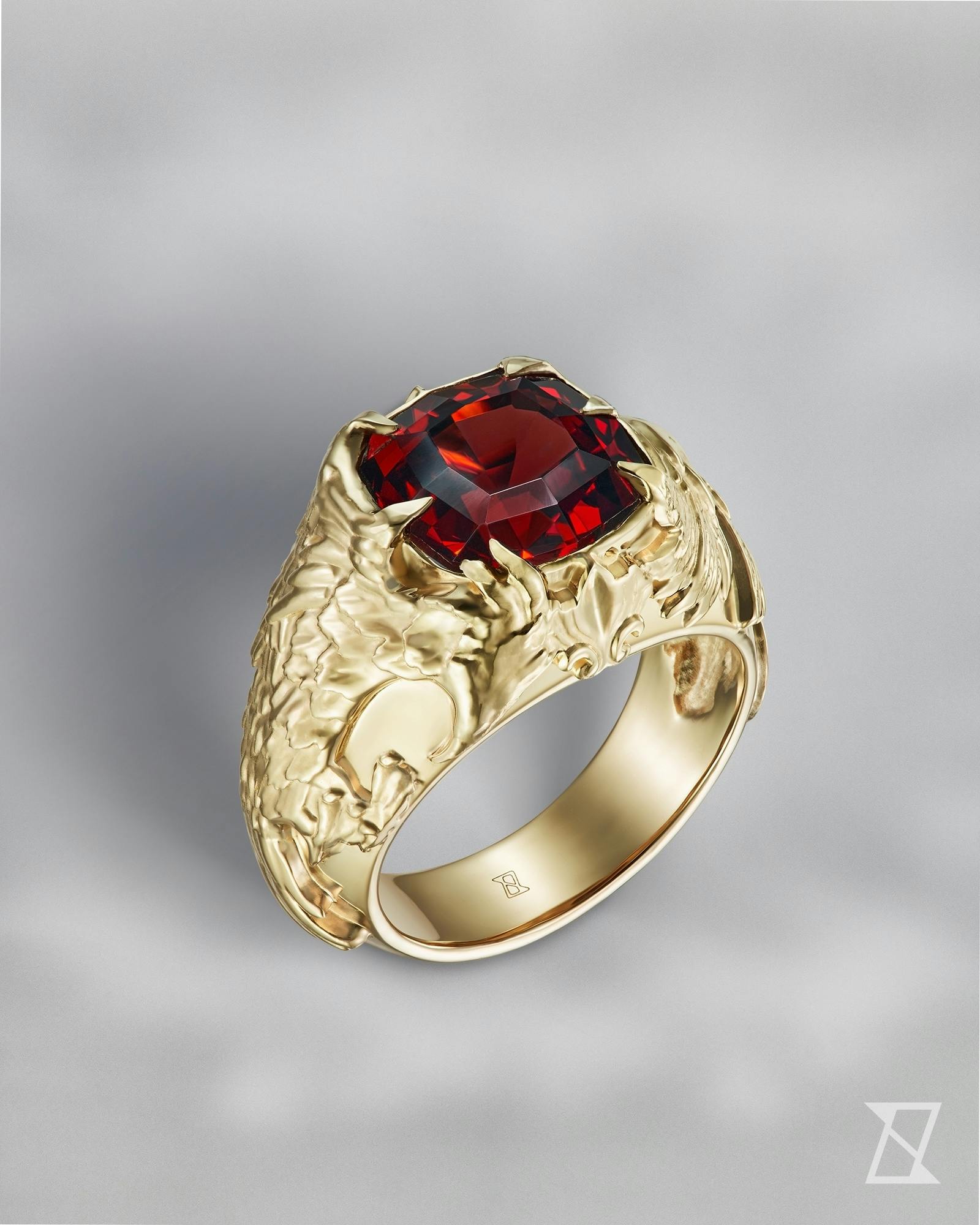 Signet with garnet phoenix in gold