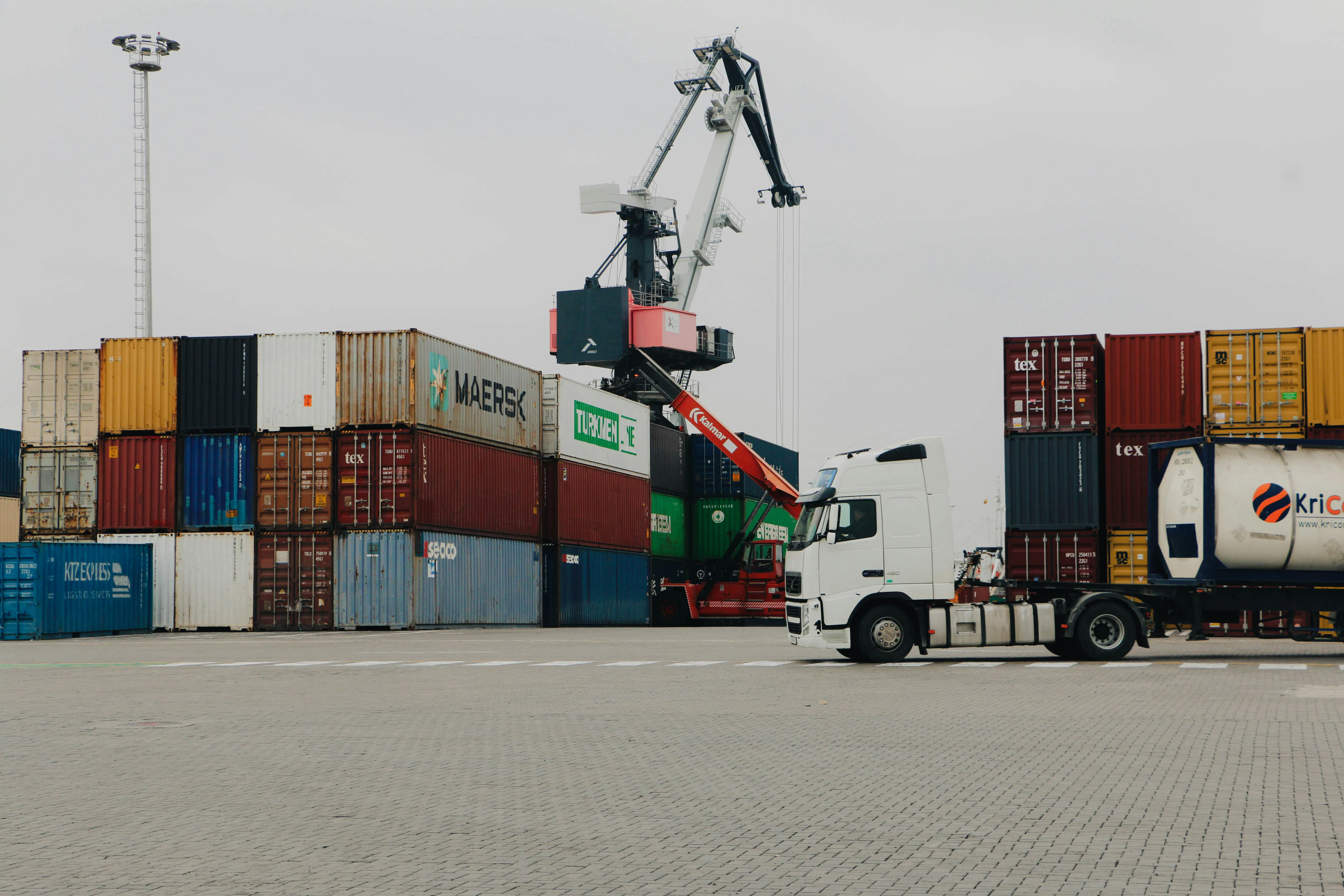 Why Logistics Intelligence Is the Missing Layer in Your Shipping Stack