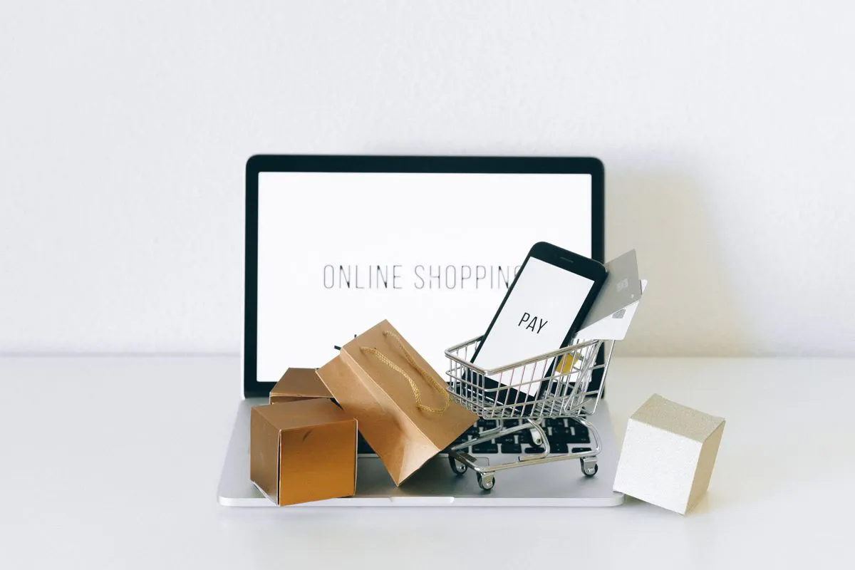 Europese e-commerce verkoper die multi-marktplaatsoperaties beheert met logistieke infrastructuur via meerdere online verkoopkanalen in 2026