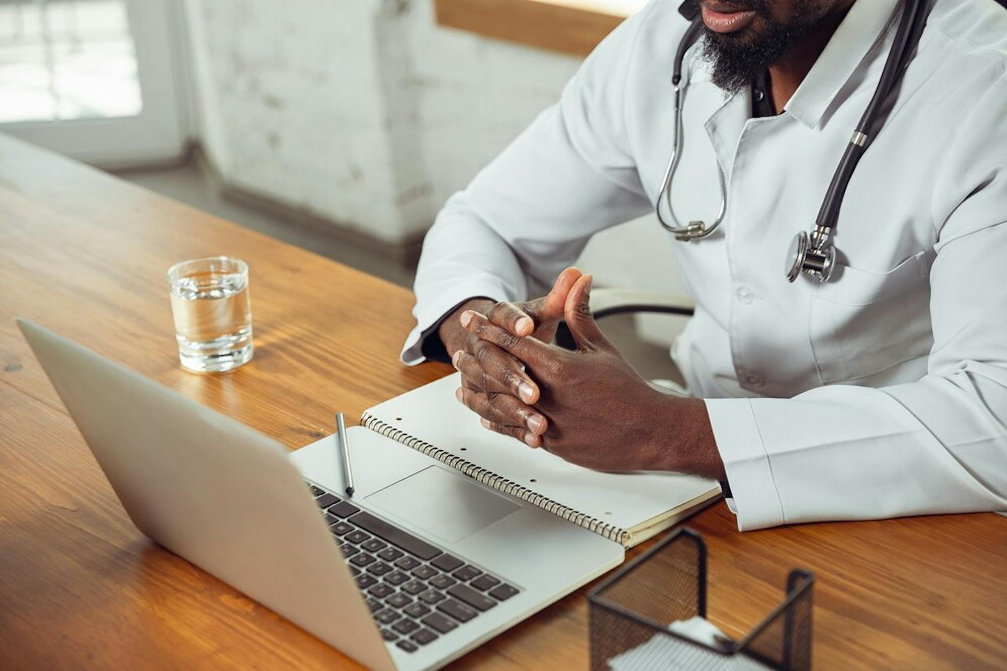 doctor-consulting-patient-with-laptop