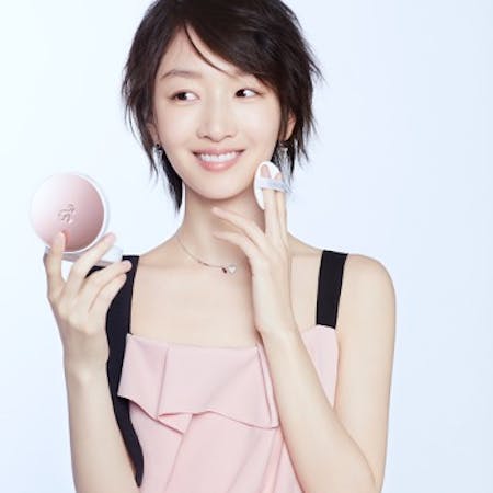 Chinese celebrity Zhou Dongyu with Lancôme cushion
