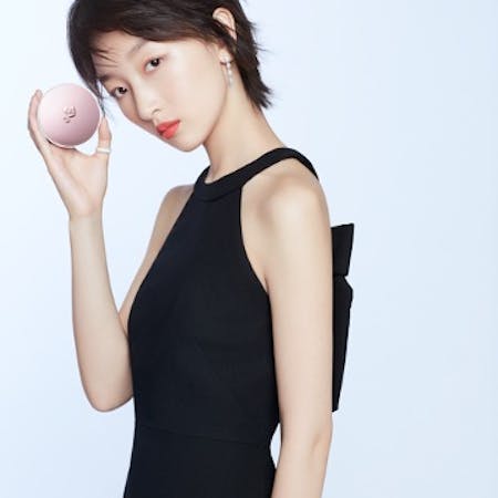 Chinese celebrity Zhou Dongyu with Lancôme cushion