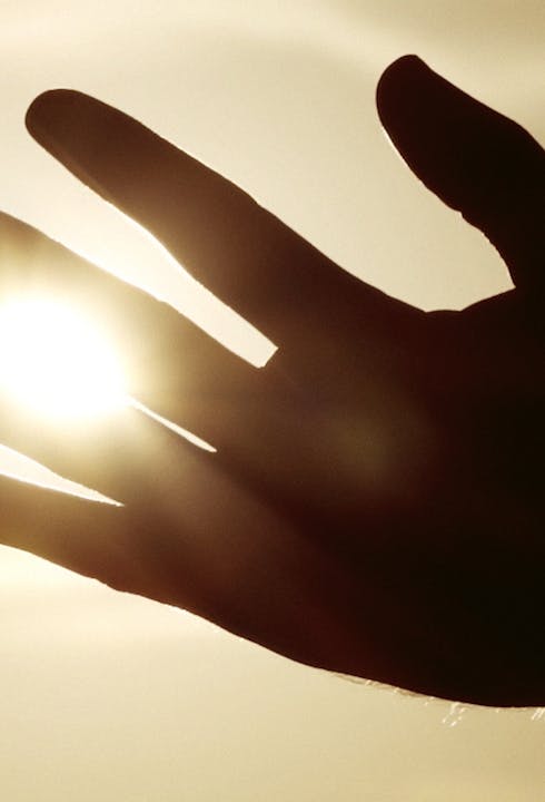 Image of a hand taken from the Essilor harmful lights campaign