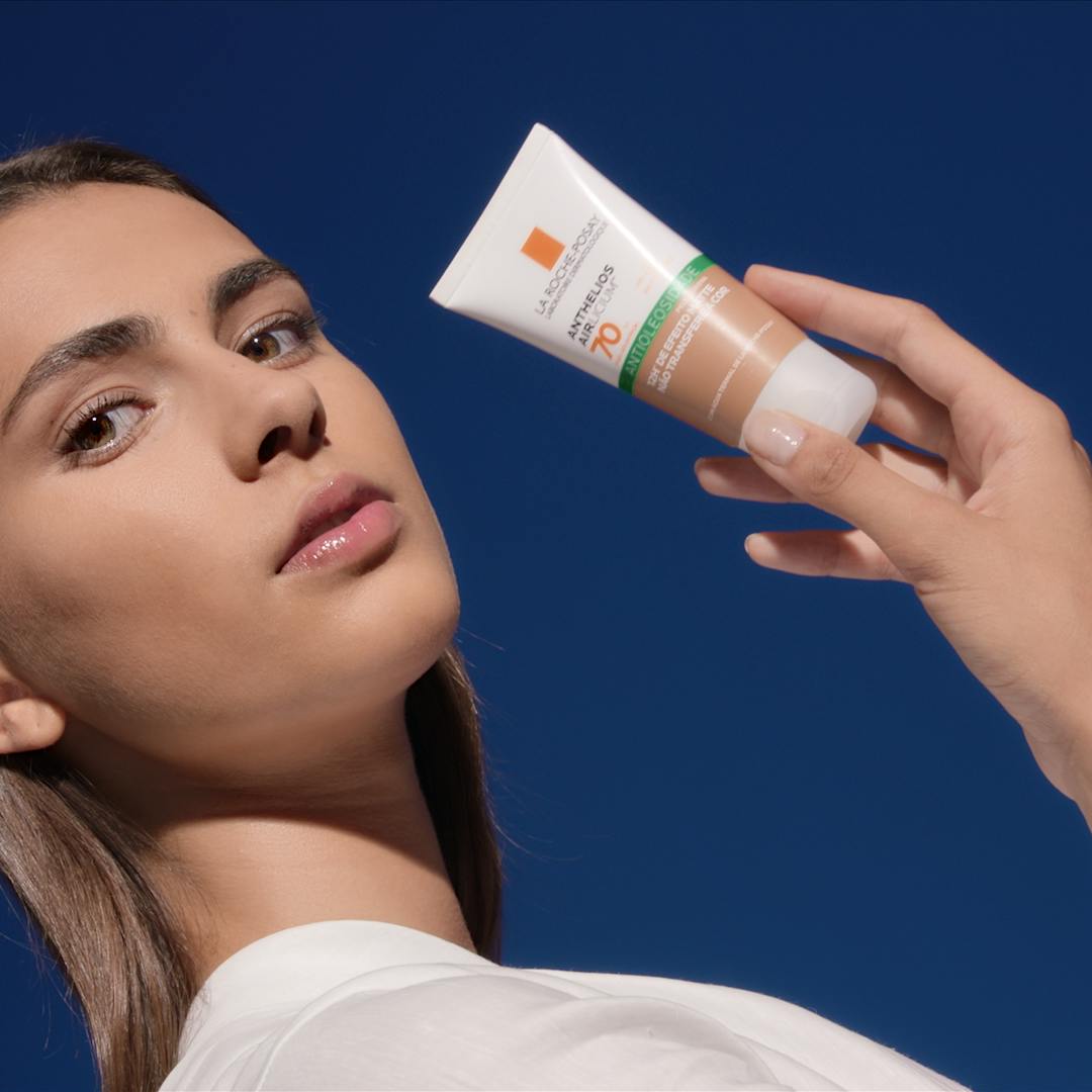 Model posing with La Roche-Posay Anthelios