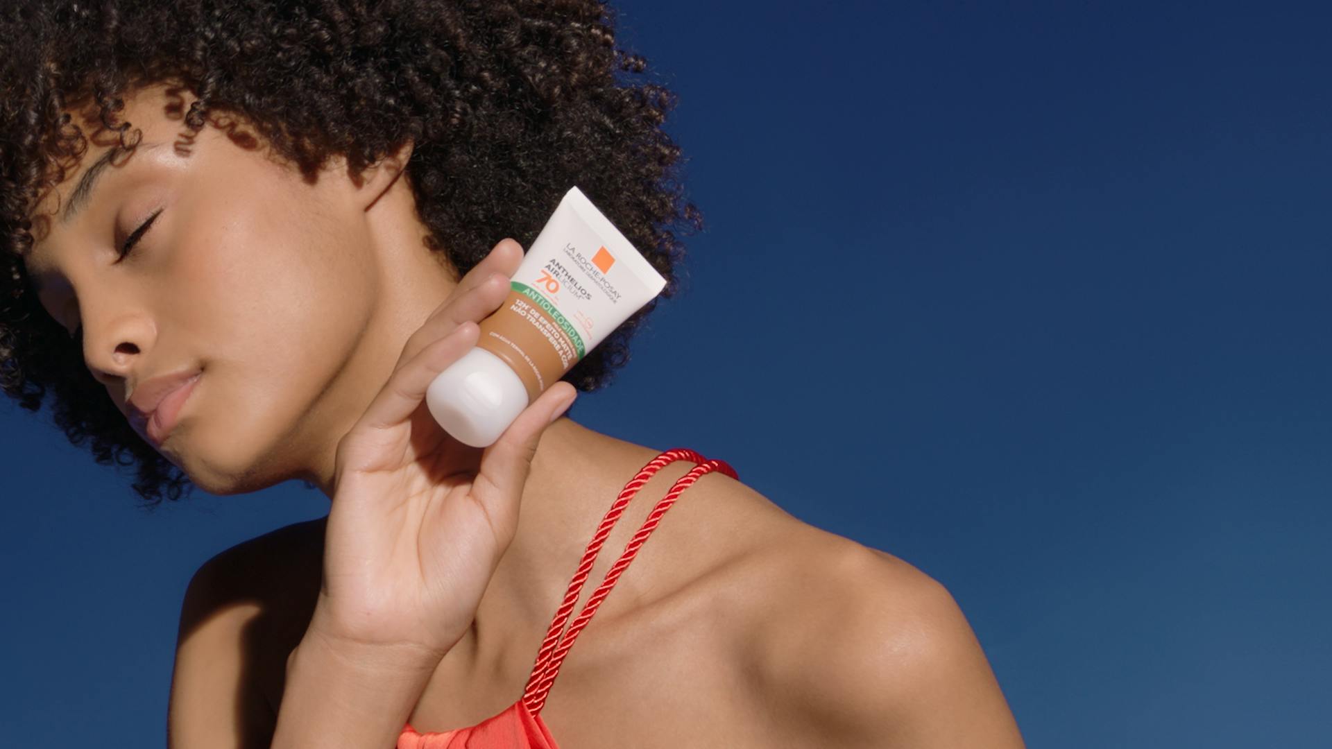 Model posing with La Roche-Posay Anthelios