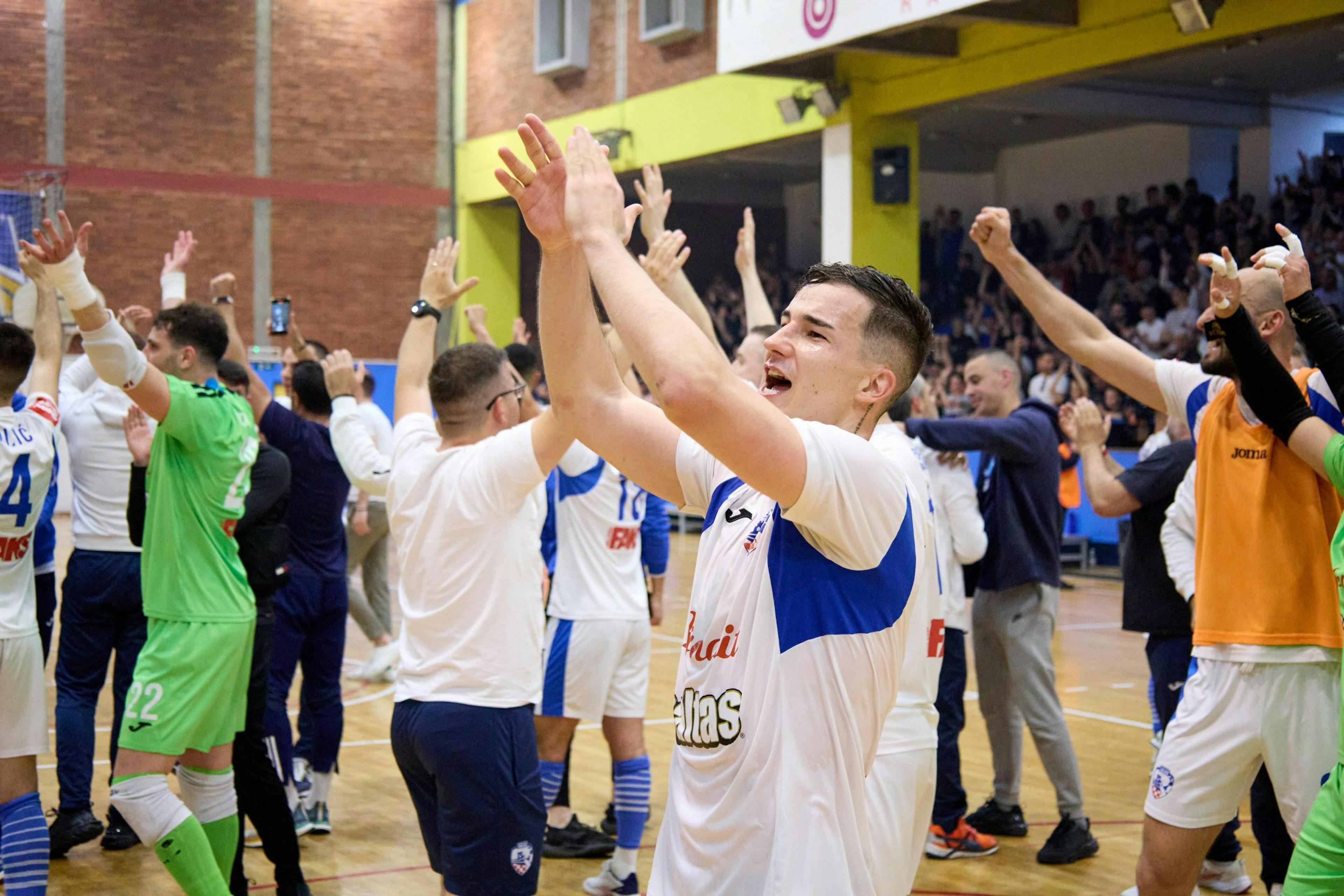 Bijelo-plavi smanjili prednost Makarana, finale se nastavlja