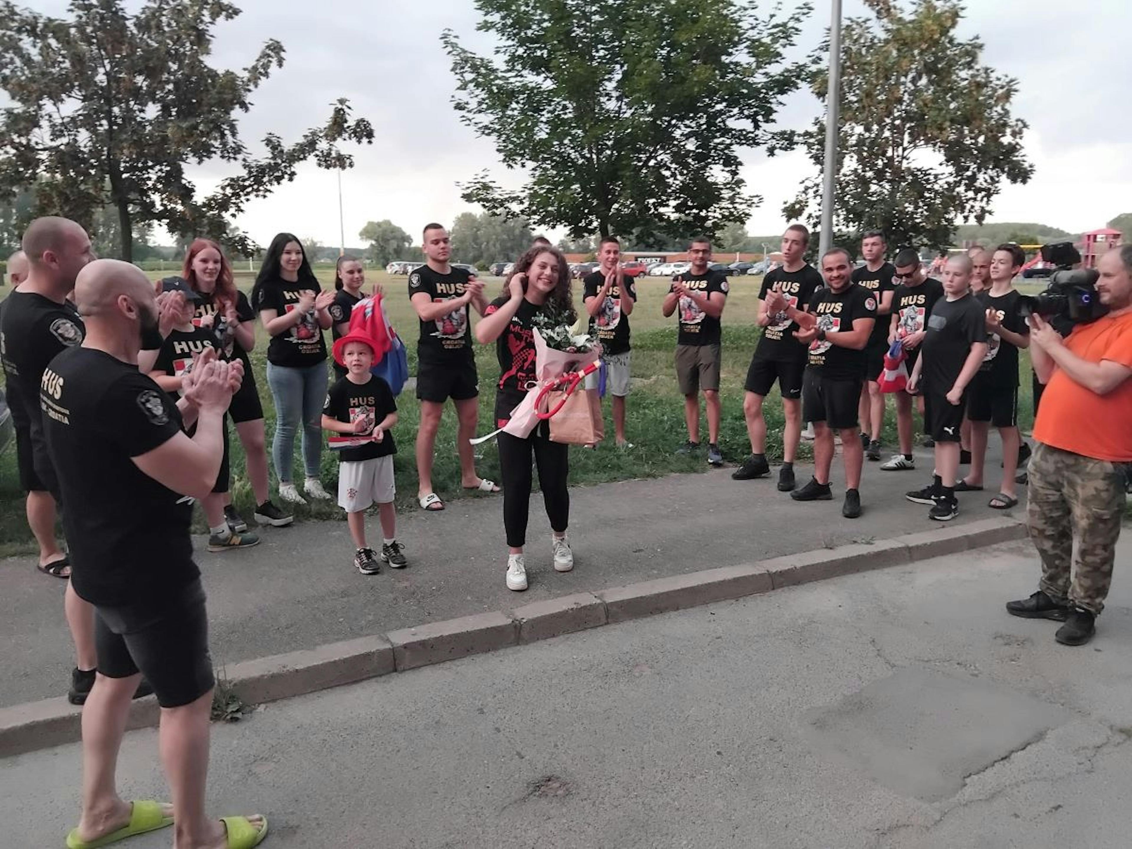 Lana uzela srebro i požurila na maturu!