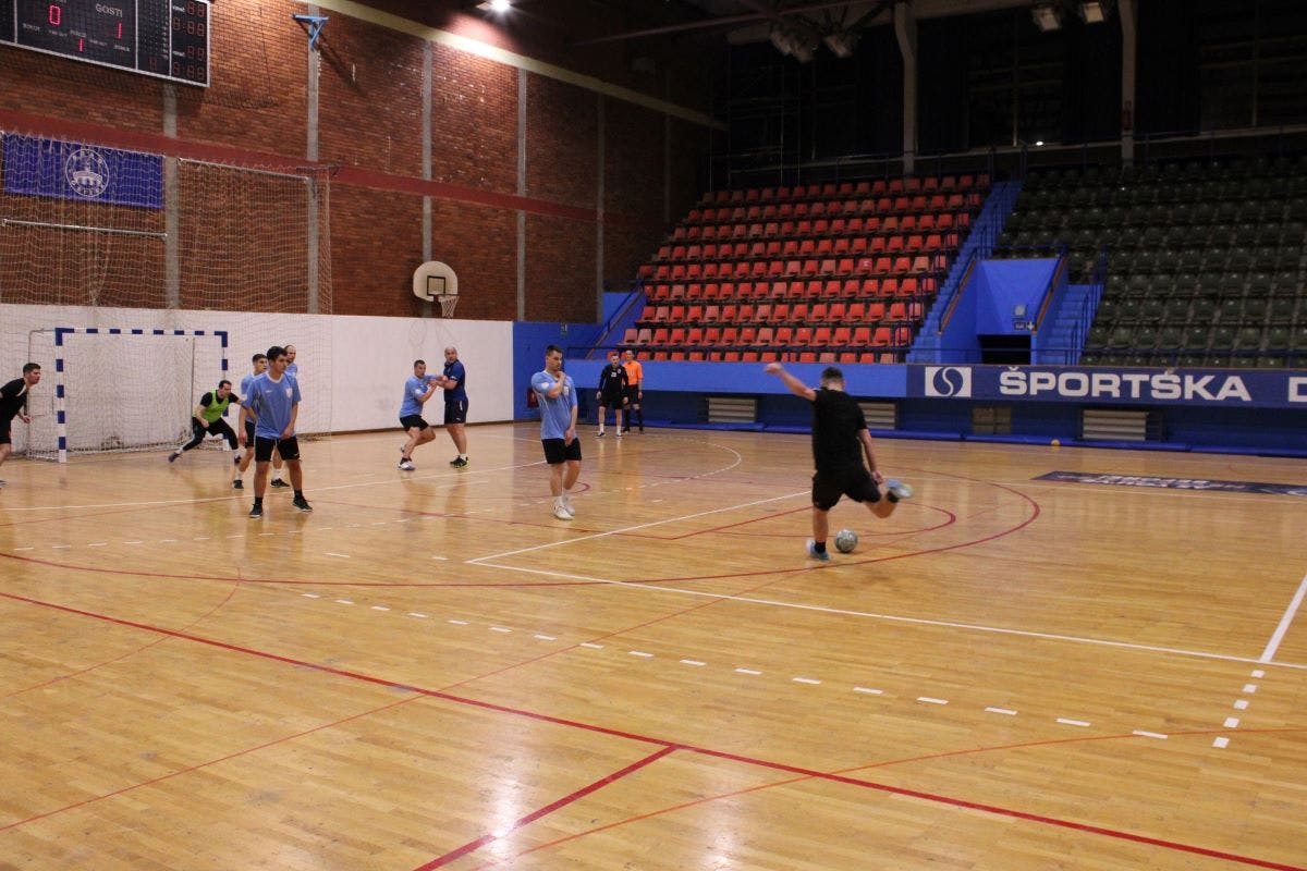 Vodeći dvojac remizirao