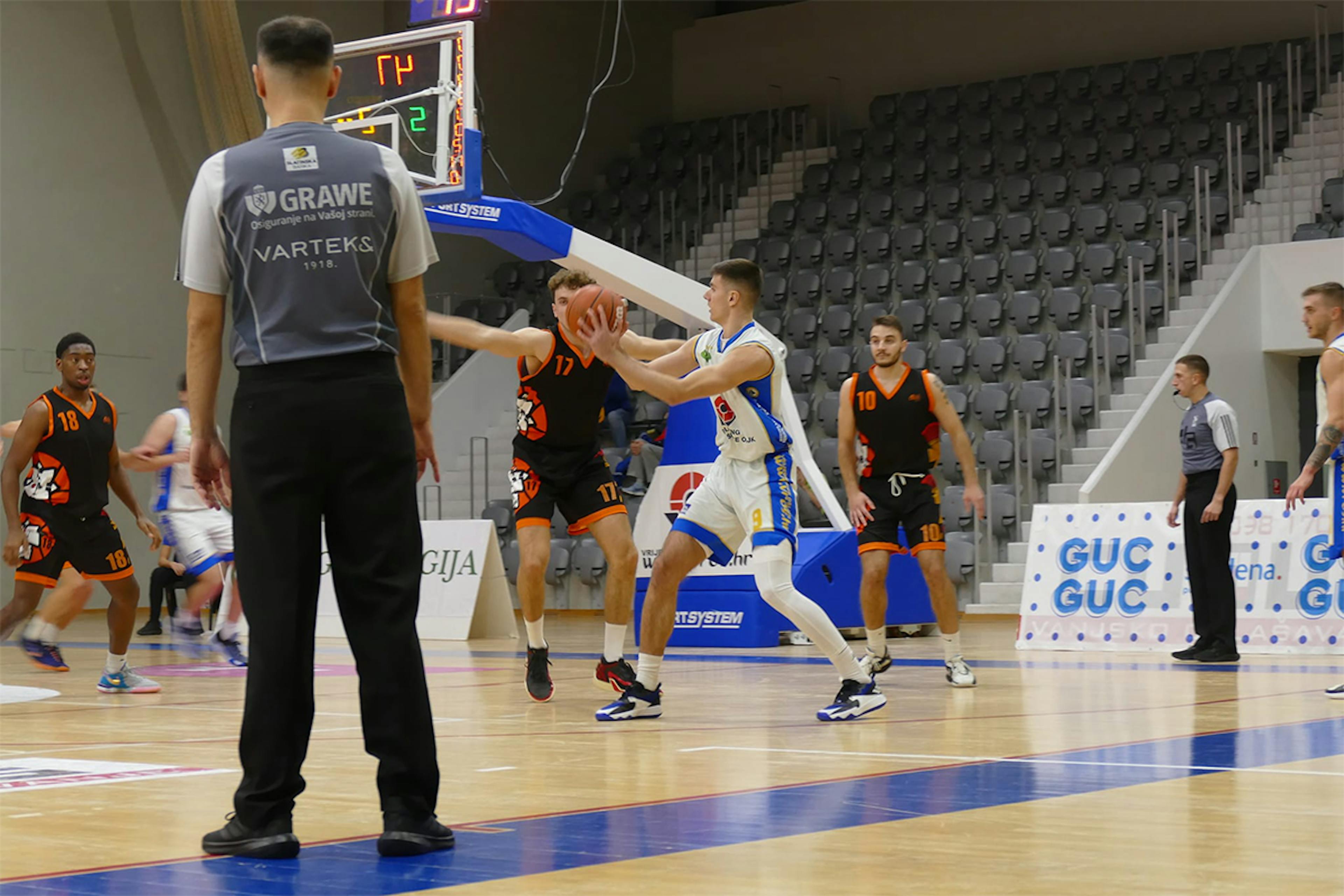 „Brokeri“ za bodove morali raditi prekovremeno