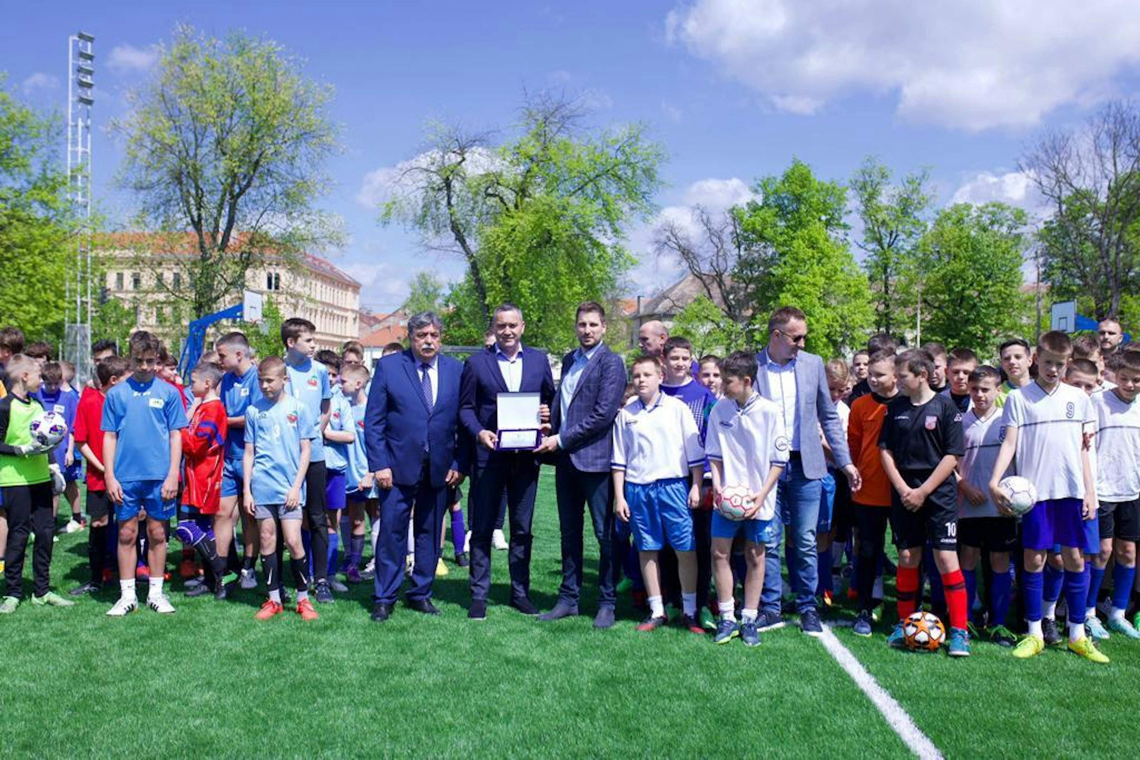 Otvoreno malonogometno igralište s umjetnom travom na Srednjiki