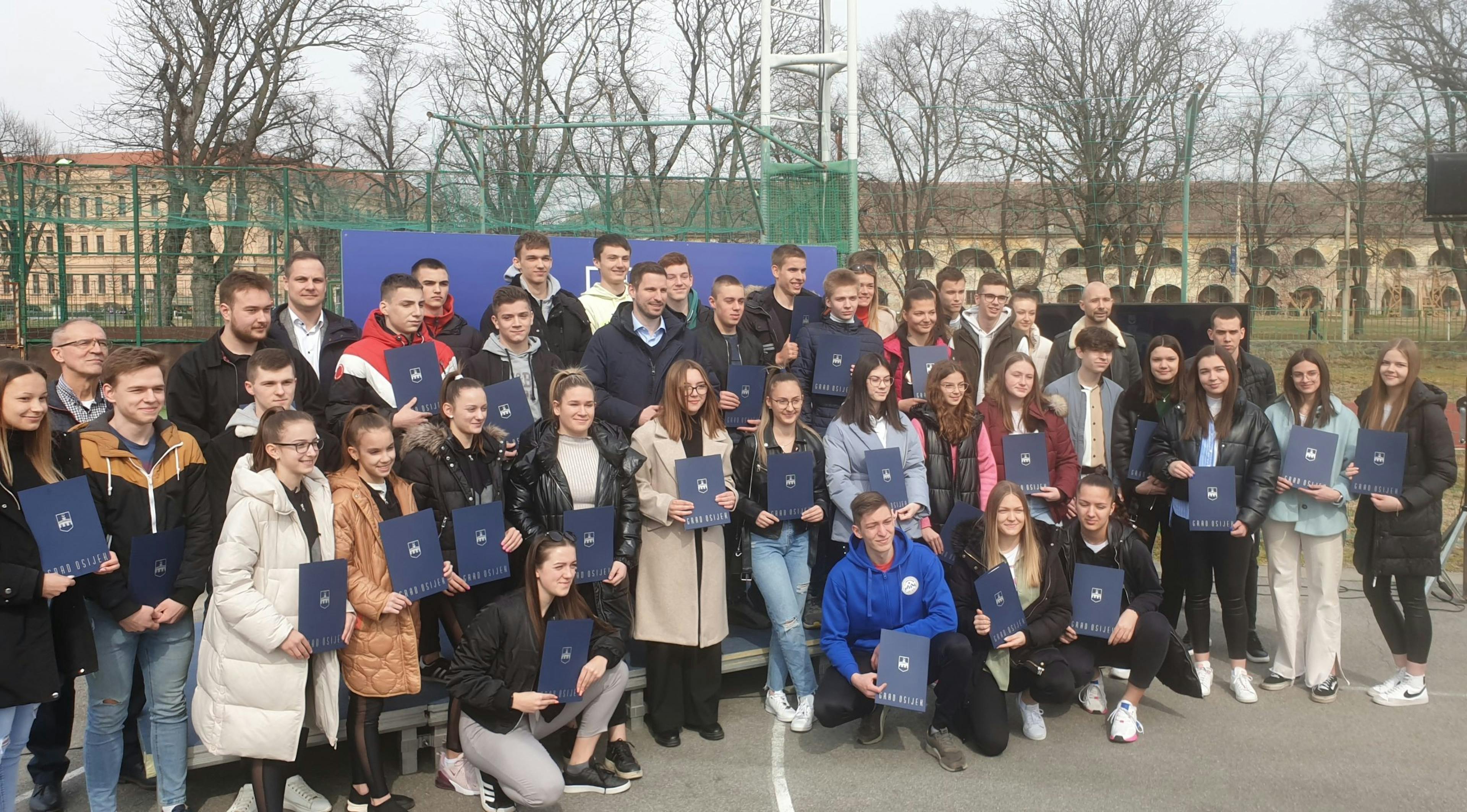 Uručeni ugovori za 45 darovitih stipendista